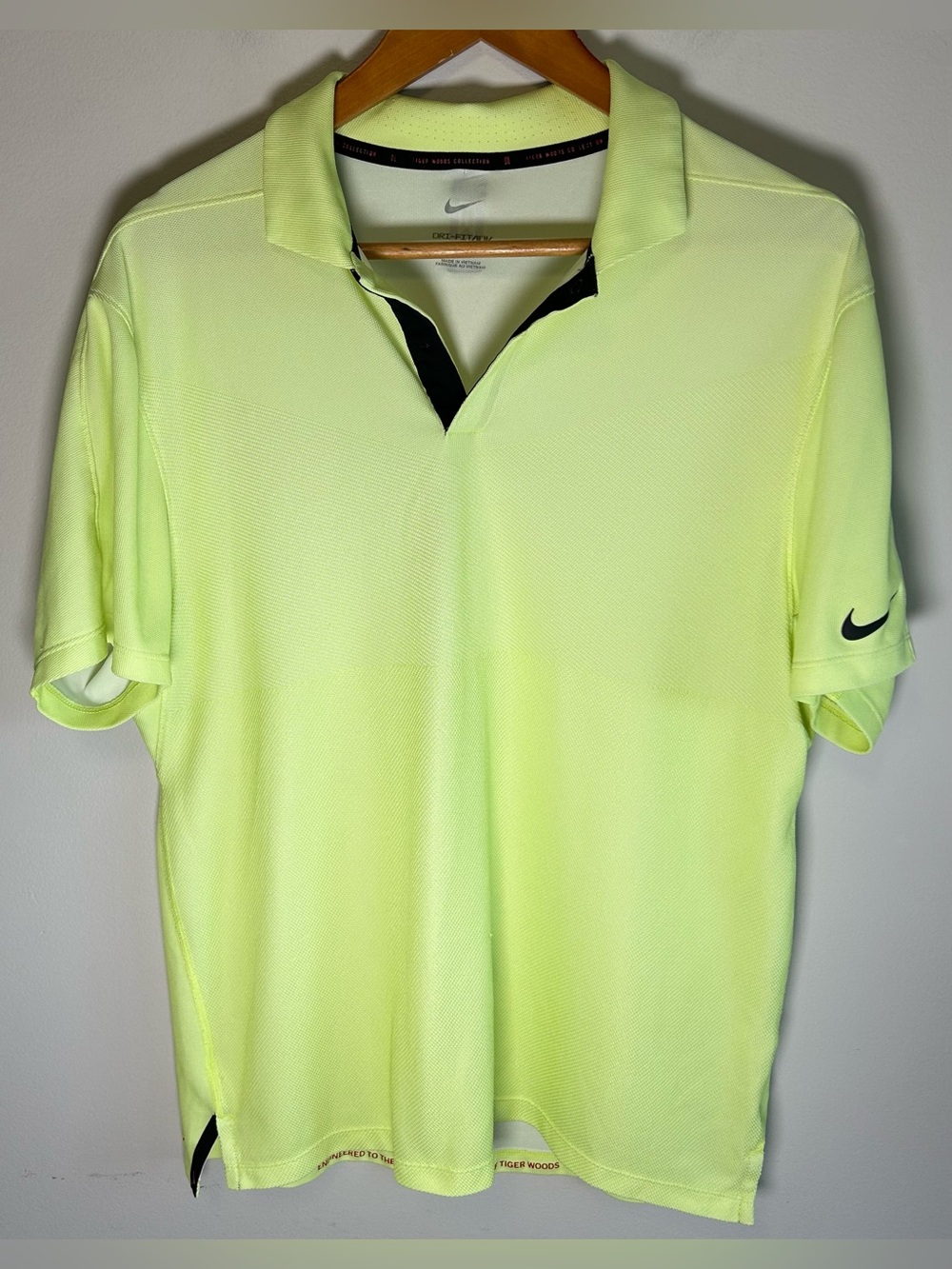 Nike Dri-Fit ADV Tiger Woods Collection Men’s Golf Polo Shirt Size M Neon Green